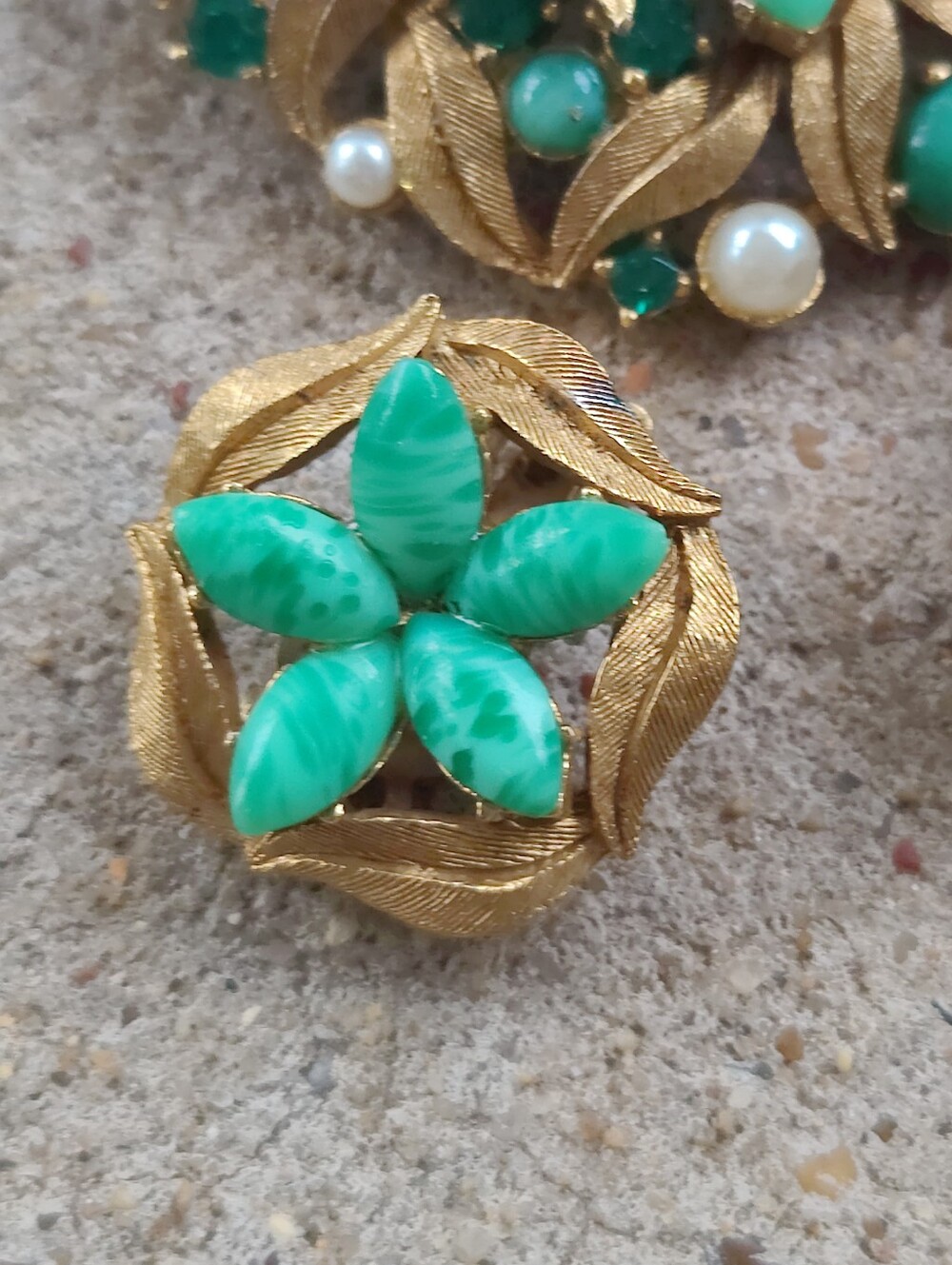 Vintage Jade Peking Glass Brooch And Matching Earrings - Picture 3 of 8